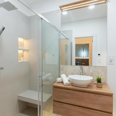 Exclusive & Brand New 3bedrm In The Center Apartamento