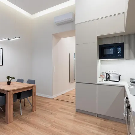 Exclusive & Brand New 3bedrm In The Center Apartmán